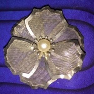 Foral mesh brooch